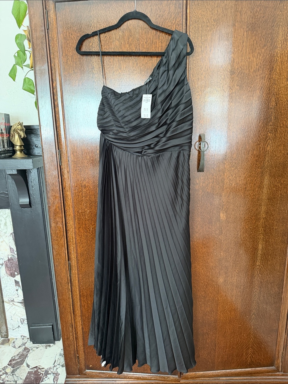 (NWT) Abercrombie & Fitch Black One-Shoulder Pleated Dress